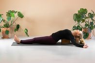 Mirka in Fisch-Asana